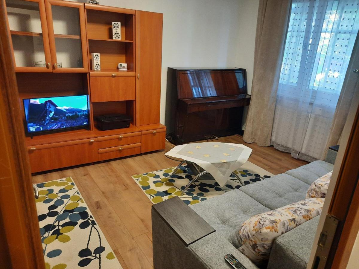 Apartament Zona Centrala Appartement Hunedoara Buitenkant foto